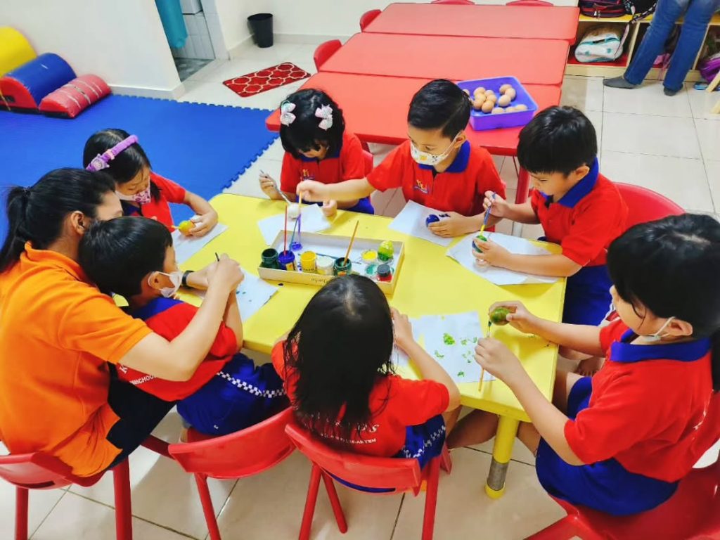 Kiwikids Preschool Kindergarten TK Montessori Bekasi